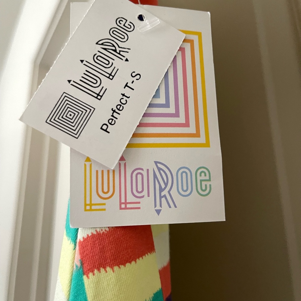 NWT Lularoe perfect t